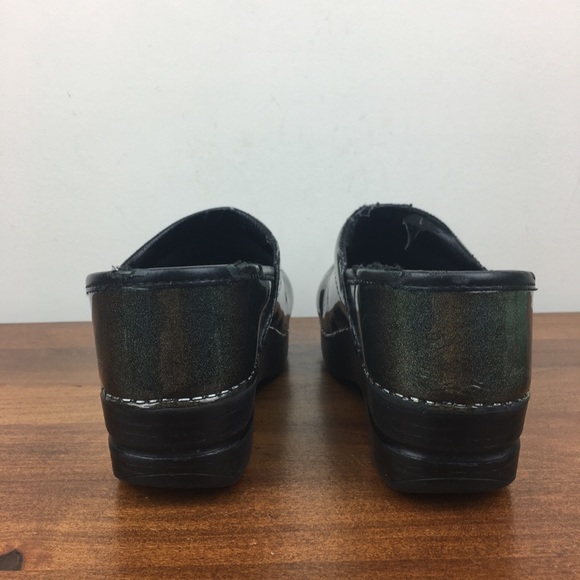 Dansko Women's Size 36 (US 5.5-6) Patent Leather Olive Green Nursing Shoes Clogs - Picture 8 of 12